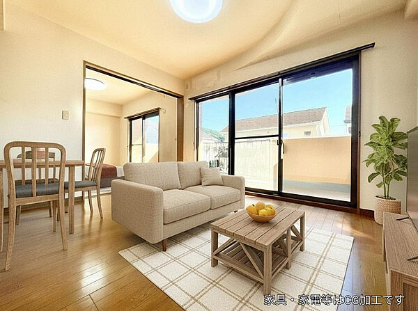 実際のお部屋にＣＧインテリアによるバーチャルステージングで、お部屋のイメージを表現しています。
