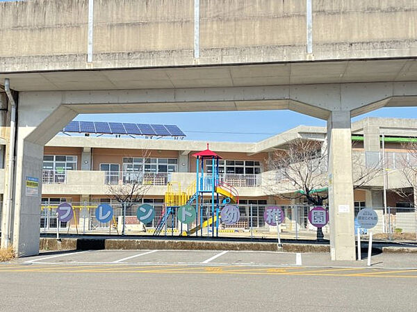 フレンド幼稚園まで徒歩約5分です。