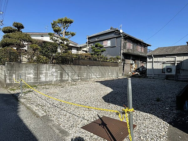 南西側から見た写真です。月極駐車場としての貸し出しもおすすめです。