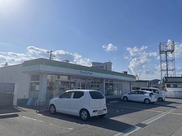 ファミリーマート高知仁井田店まで車で約5分（約2．2ｋｍ）です。