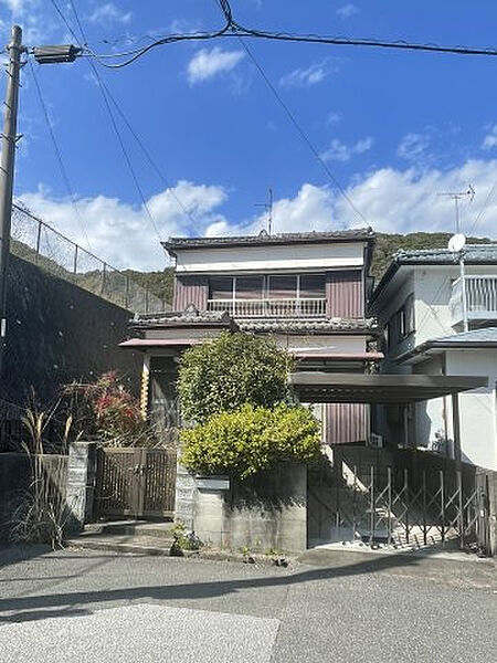 南側を遮る建物がないため、日当り良好です。