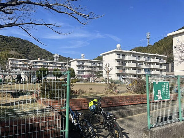 三里十津北市住公園まで徒歩約6分です。