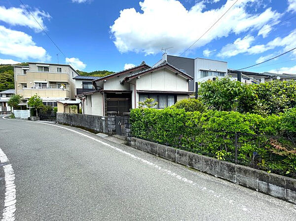 前面道路。南側から撮影しました。