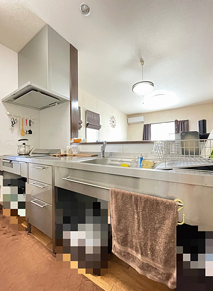 業務用キッチンを備えつけしており、ステンレスの耐久性も優れています。お手入れもしやすく、衛生的です。