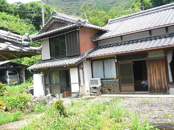 母屋の建っている部分です。