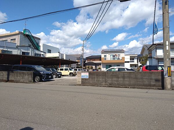 やや南東側からの写真です。