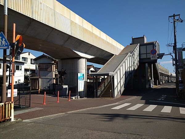 徒歩約3分位にある入明駅です。