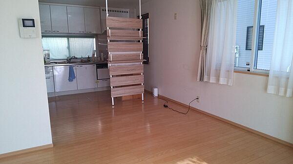 リビングからキッチン部分の写真です。