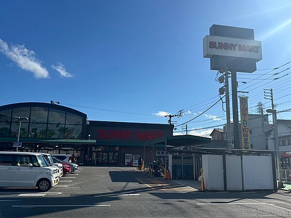 サニーマート中万々店徒歩2分圏内です。