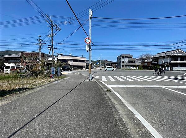 東側　前面道路