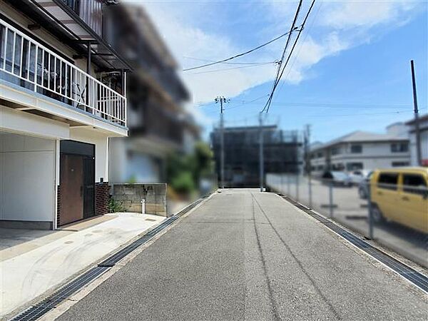南側　前面道路：西から撮影