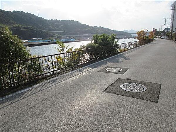 南側　前面道路