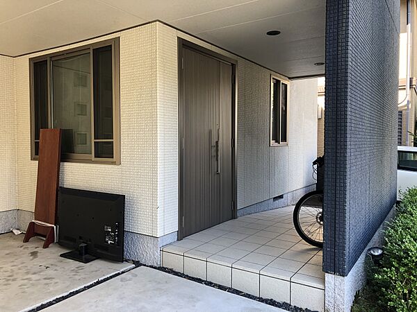 玄関まわりの様子