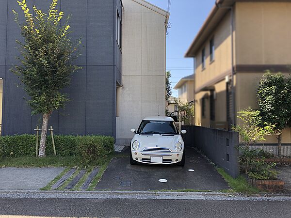 駐車場　普通車・大型1台