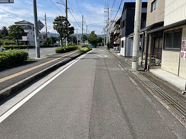 西側　前面道路