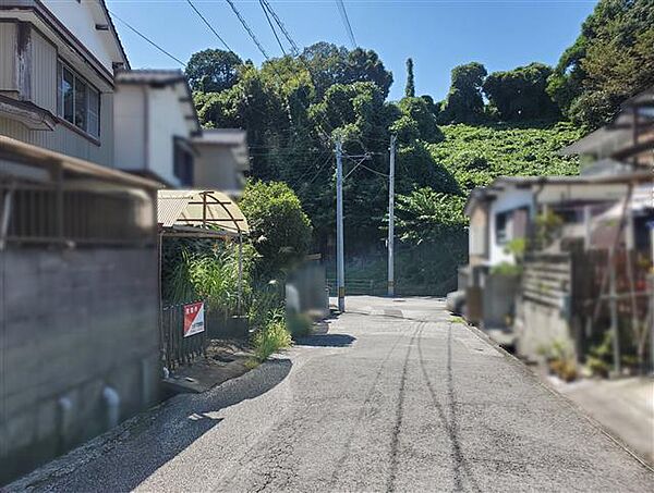 北側　前面道路(東から撮影)