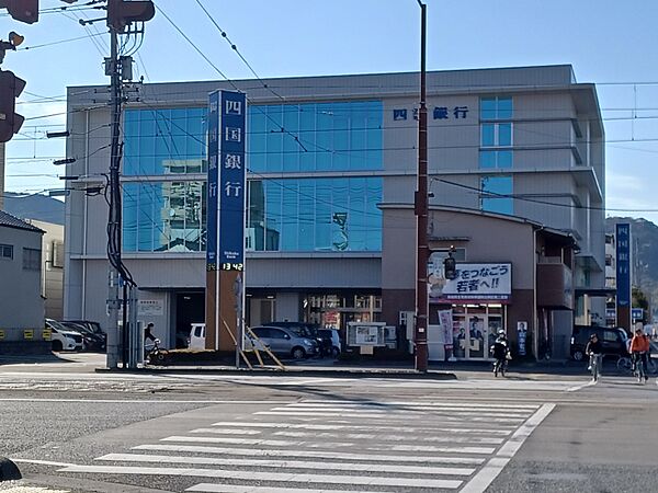 四国銀行 潮江支店まで徒歩4分