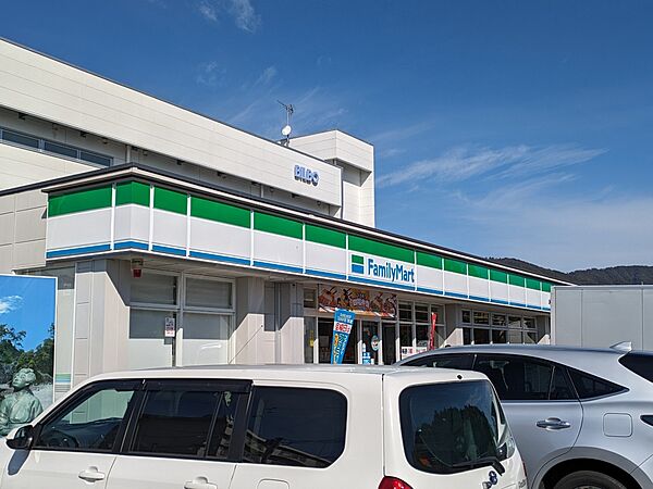 ファミリーマート 高知インター店まで徒歩10分