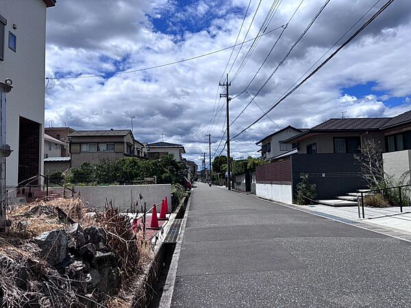 前方道路です。前の写真の逆側を捉えました。