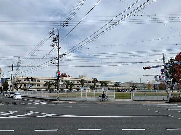 高知市立西部中学校まで徒歩10分