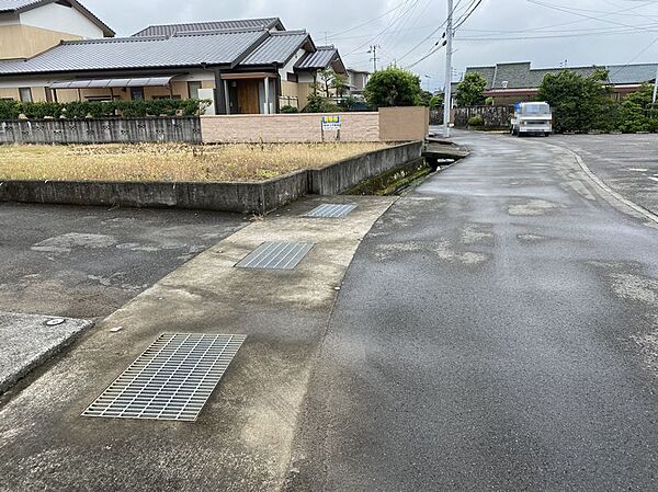 西側公道　約4ｍ
