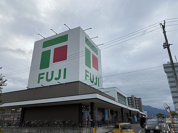 スーパーフジ新居浜駅前店