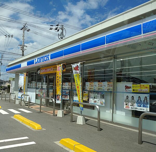 ローソン新居浜沢津店まで約300ｍ(徒歩約4分)