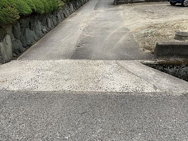 東方向　北側公道 　