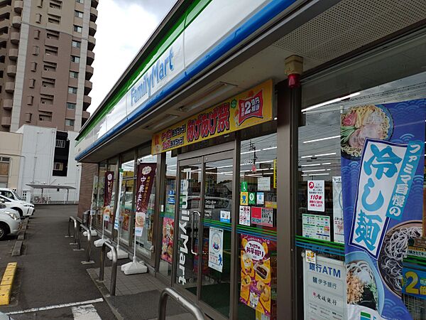 ファミリーマート新居浜萩生店まで約150ｍ(徒歩約2分)