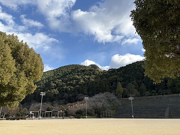 山根公園まで車5分