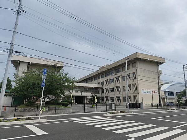 高津小学校まで約850m（徒歩約12分）
