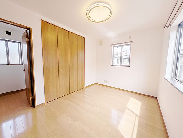 内装リフォーム済みです。光がよく入るあたたかみのあるお部屋です。