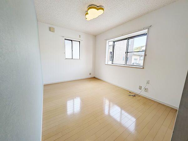 内装リフォーム済みです。光がよく入るあたたかみのあるお部屋です。