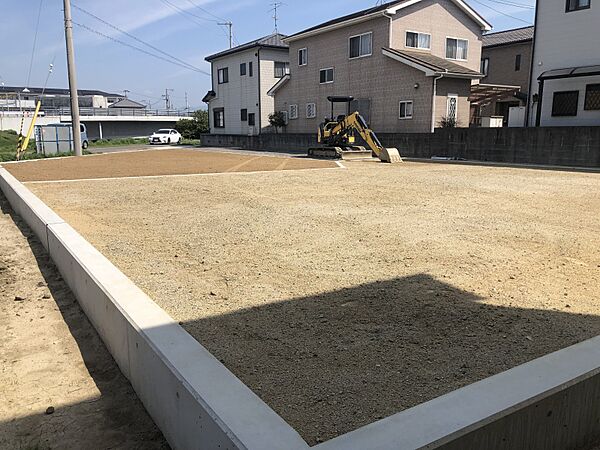 スーパーコンビニ徒歩圏内の生活便利な立地です。