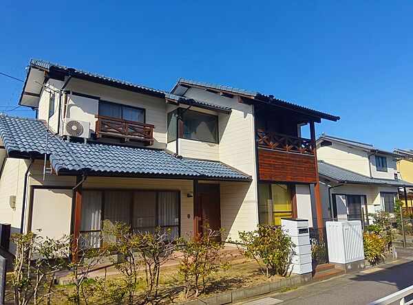 日当たりの良い南庭です。