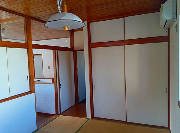 和室の奥には収納スペースがあります。