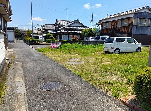 接道右側からの撮影です