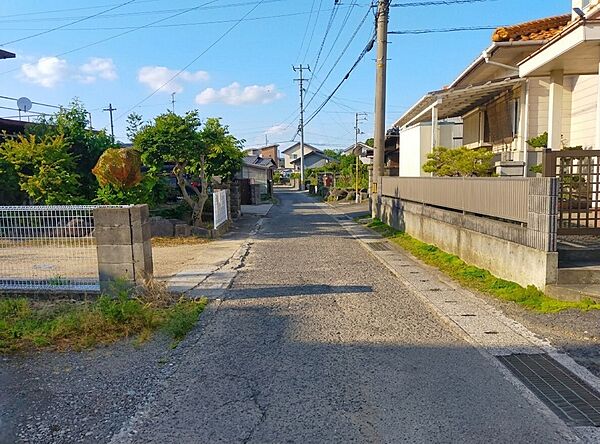 周辺は交通量が少なく、閑静な住宅地です。
