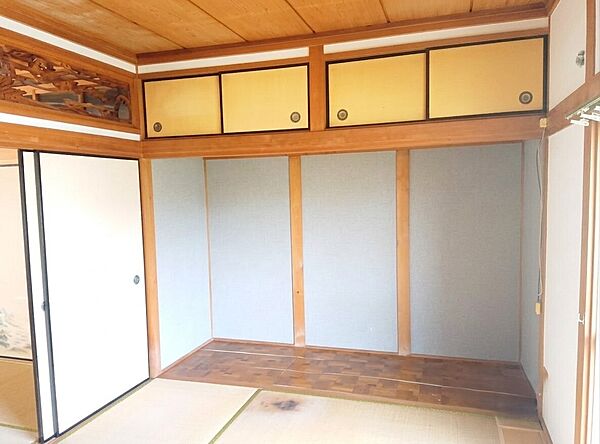 1階和室(6帖)です。床の間もあります。