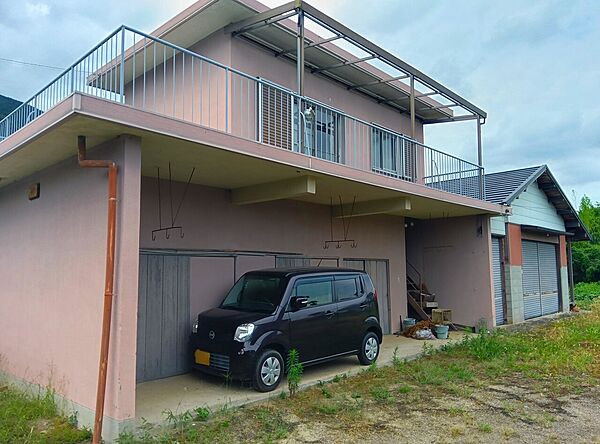 倉庫付住居外観