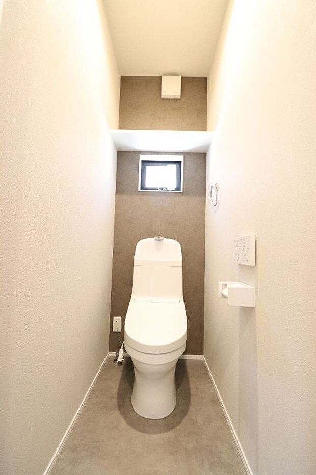 【施工例】トイレは1階、2階に設置。便座はフチ無し形状になっているので、サッとひと拭き、お掃除ラクラク。