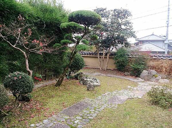 敷地内部分