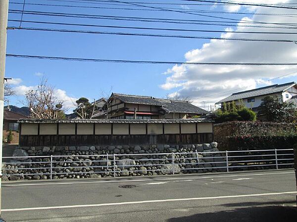 広々敷地、バス停すぐ近くです！