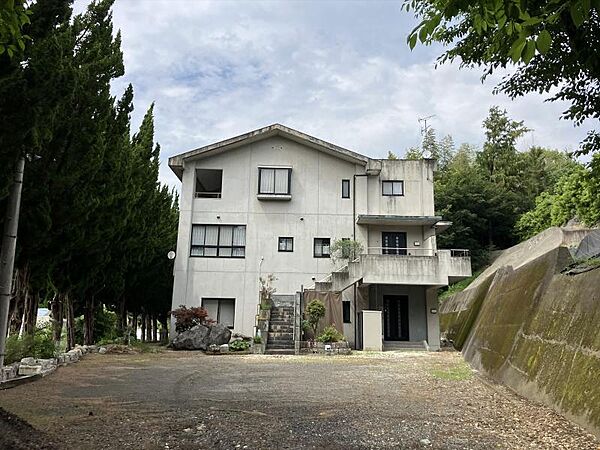 前面に大きなスペースがあり、駐車やUターンも余裕で行えます。
