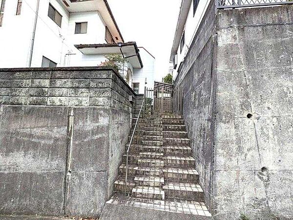 階段には細かなステップもあるので昇り降りも安心♪