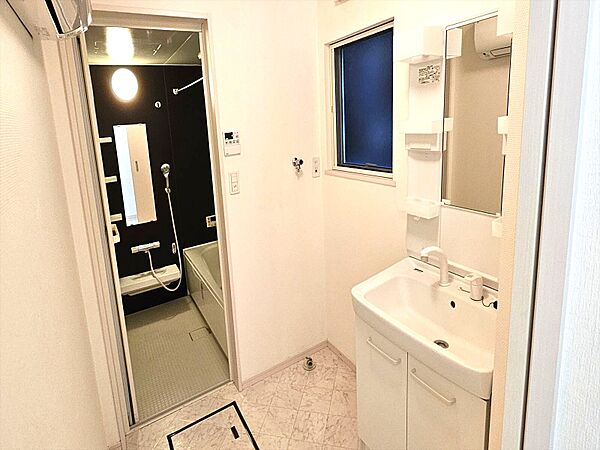 洗面からお風呂への動線がスムーズで、入浴準備も快適に行えます。