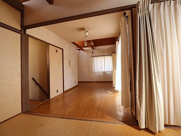 開放感あふれる広々とした空間で、家族みんなでゆったり寛げます。