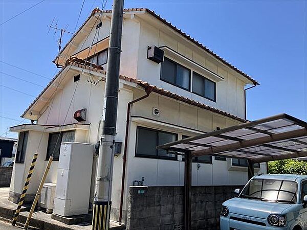 各階に大きな窓があり心地よい光と風をたっぷり取り込める造り