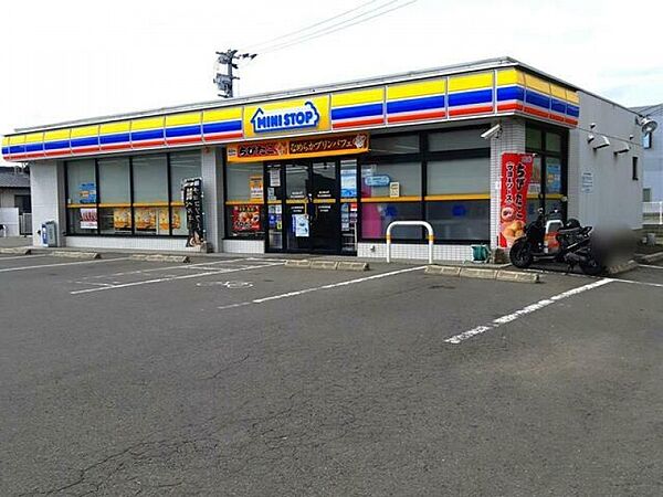 ミニストップ　県立図書館前店　距離：800m