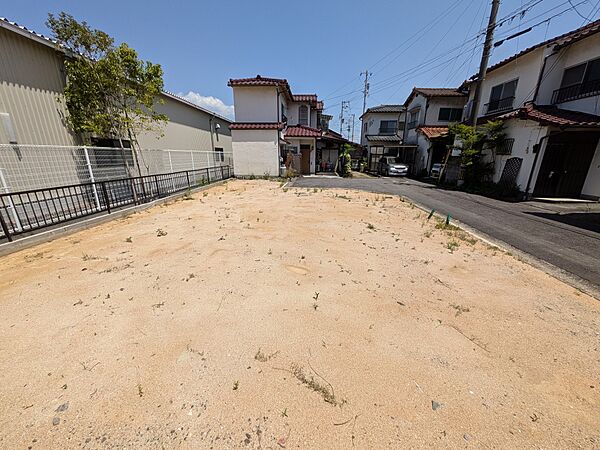 ・相続トラブルで売却できない ・接道条件が悪く建築できない ・許可が取れず希望の建築ができない ・ローン滞納で売却を迫られている  ご親族間での相続トラブル、早急な現金化など、 不動産に関わる様々なお